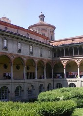 "Panoramica Chiostro MuseoScienzaTecnologiaDaVinci Milano" by Pietrodn - I took the photos.. Licensed under CC BY-SA 2.5 via Wikimedia Commons